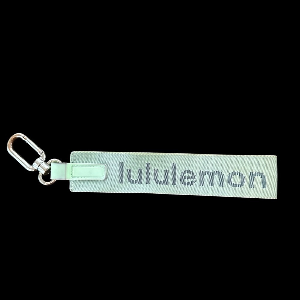 Lululemon Preowned Never‎ Lost Keychain Mint Green Keys